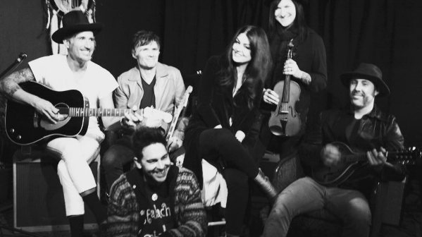 Angie and the Deserters – Stay
