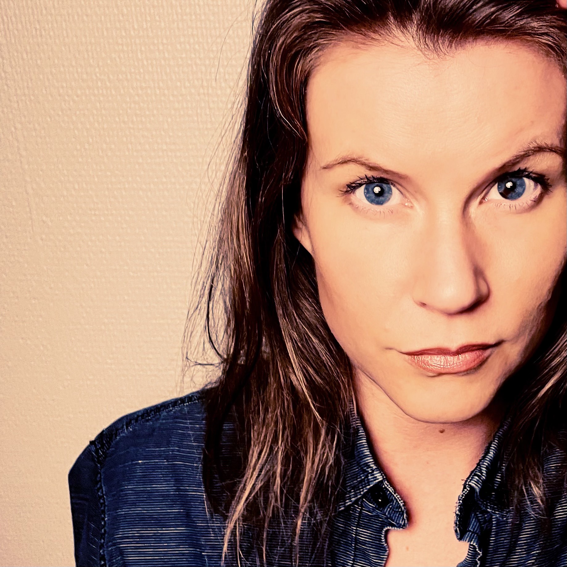 From the Small Town to the Music World: Emerging Artist Dotty Blue Unveils New Single &ldquo;Leaving&rdquo;