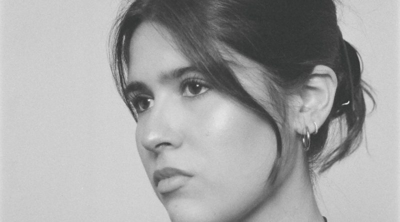 Sofia Sampaio Blends Brazilian Rhythms with 90s Rock Sensibilities in New Pop Anthems